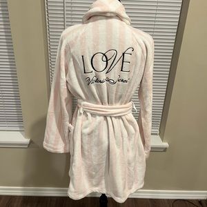 Brand new Victoria’s Secret medium to large love robe
